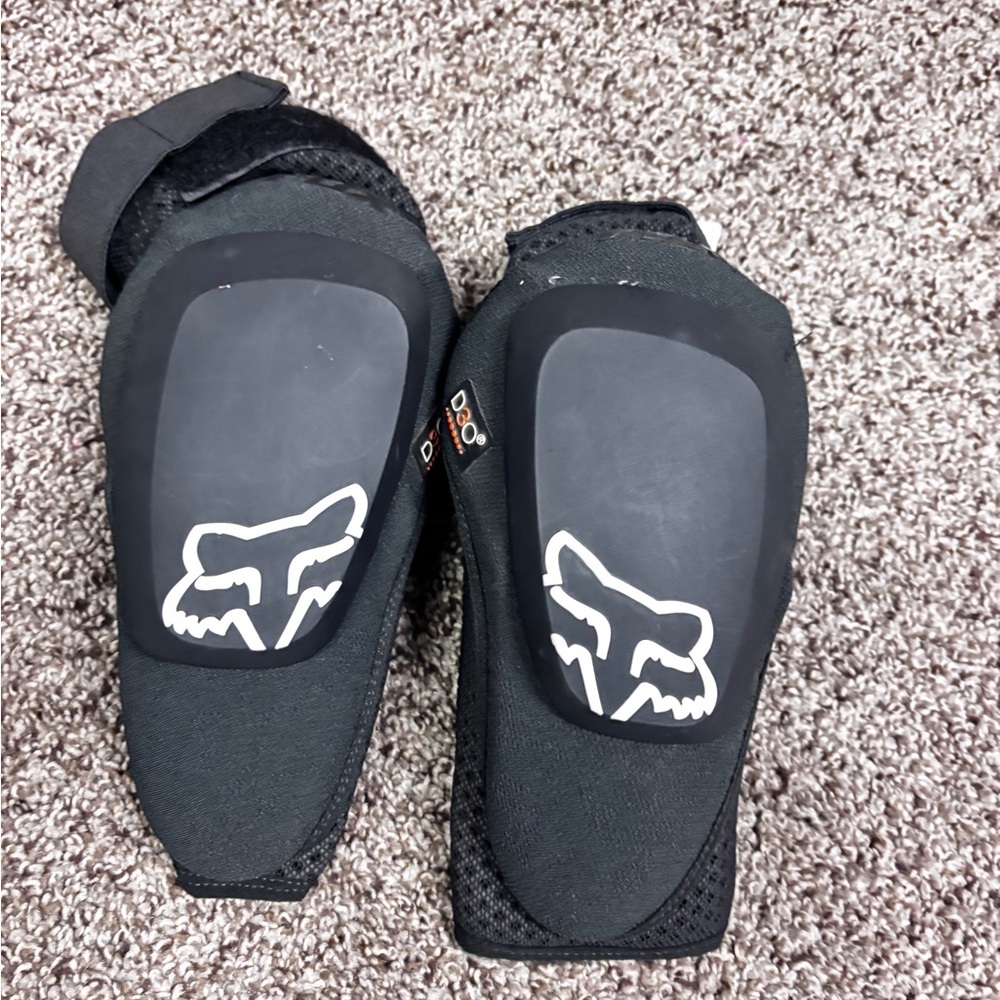 Fox Racing elbow Guards in Black